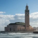 La mosquée Hassan II de Casablanca face à l'océan Atlantique, Maroc