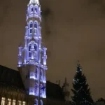 L'hôtel de ville de la Grand-Place de Bruxelles illuminé de nuit, Belgique