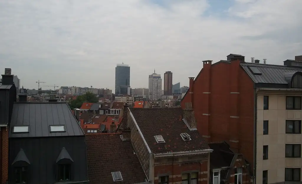 Toits de Bruxelles et tours du quartier nord